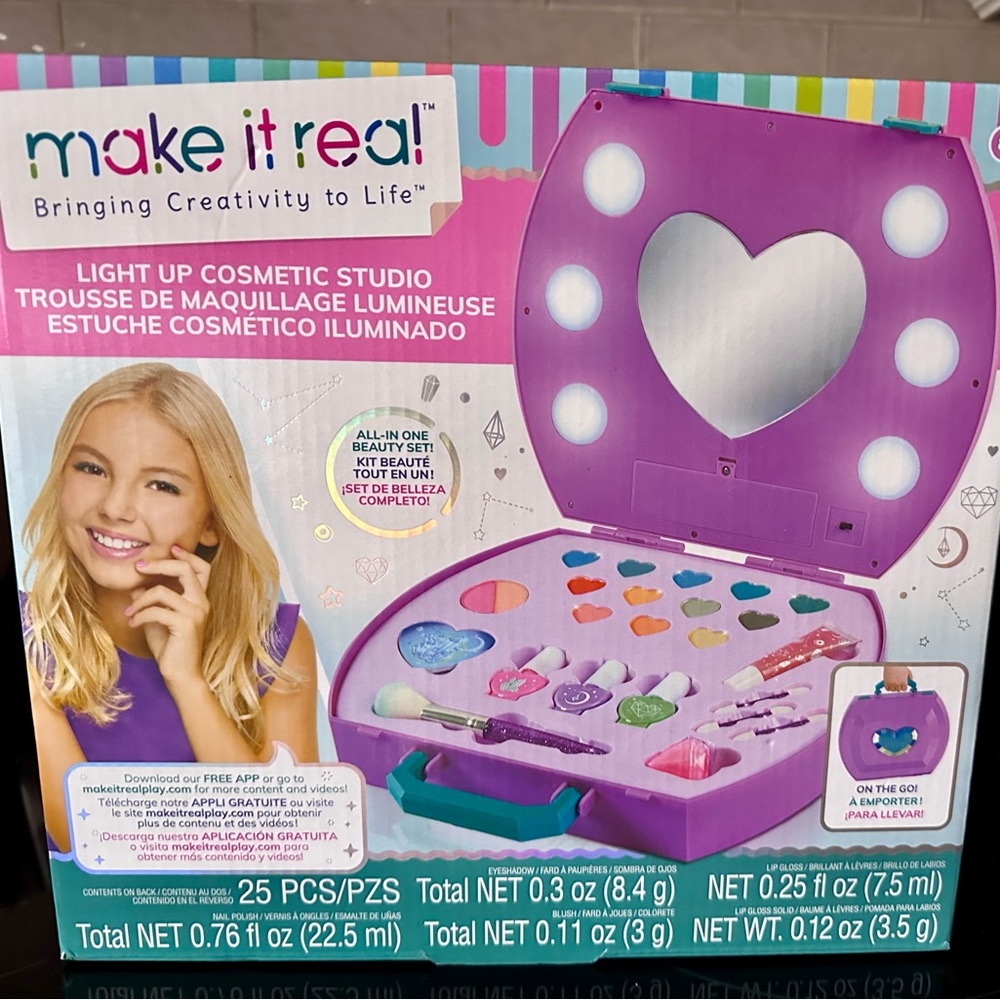 Make It Real Light Up Cosmetic Studio